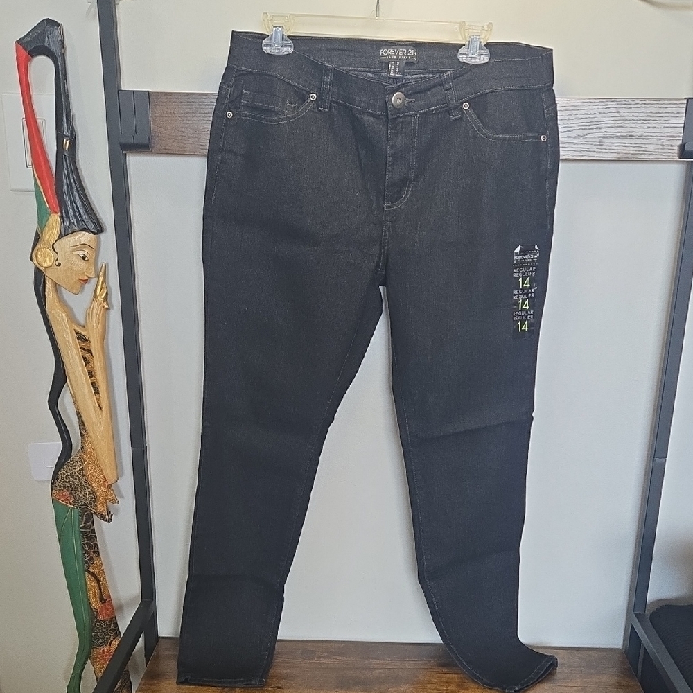 Forever 21 Black Straight Leg Jeans (🛍 Bundle ANY 6/$36)